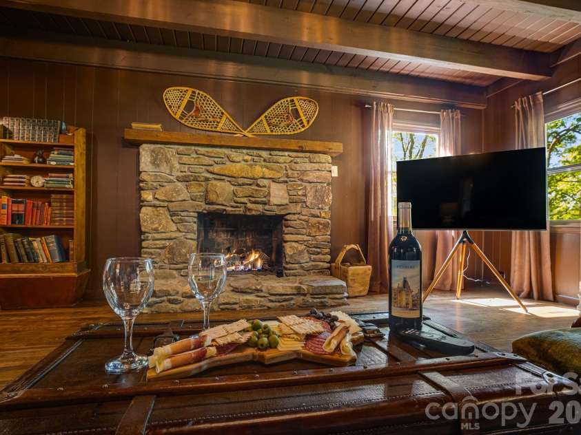 155 Spivey Mountain Road, Asheville, NC 28806.  MLS# CAR4374697, YatesRealty ID 23239. 