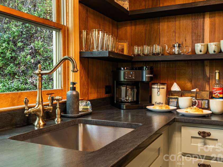 155 Spivey Mountain Road, Asheville, NC 28806.  MLS# CAR4374697, YatesRealty ID 23239. 