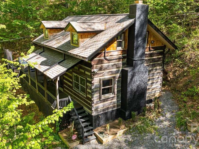 155 Spivey Mountain Road, Asheville, NC 28806.  MLS# CAR4374697, YatesRealty ID 23239. 