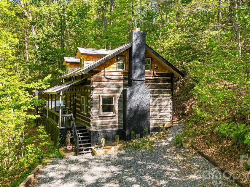 155 Spivey Mountain Road, Asheville, NC 28806.  MLS# CAR4374697, YatesRealty ID 23239. 