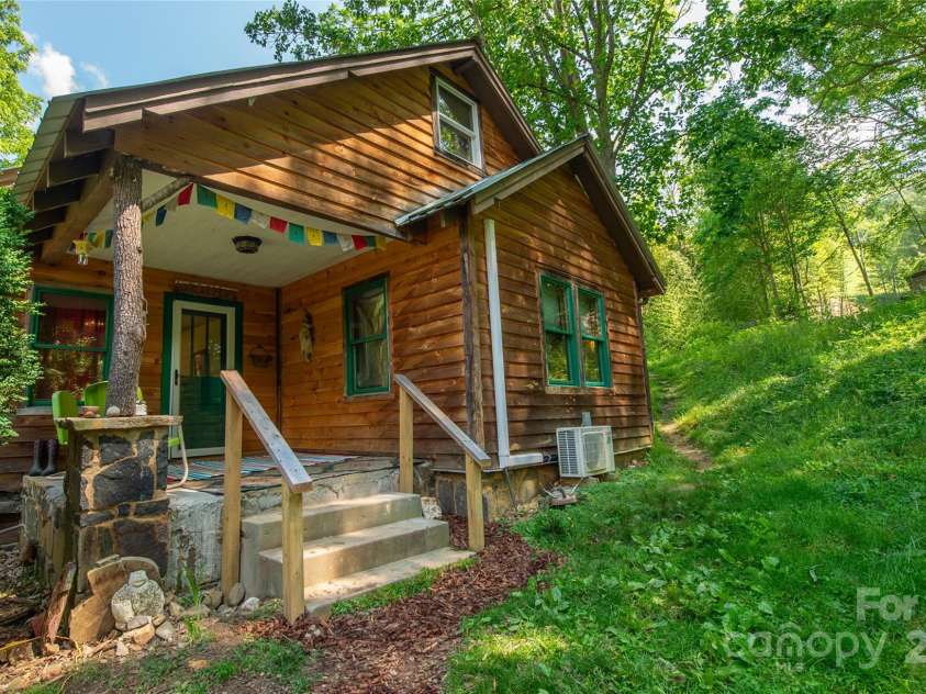 418 Shoal Creek Road, Burnsville, NC 28714.  MLS# CAR4268354, YatesRealty ID 23239. 
