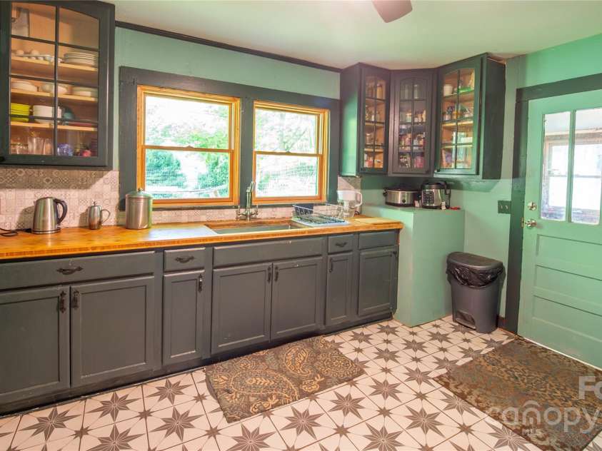 418 Shoal Creek Road, Burnsville, NC 28714.  MLS# CAR4268354, YatesRealty ID 23239. 