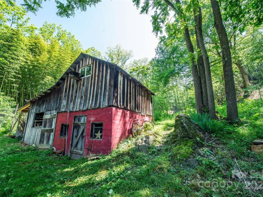 418 Shoal Creek Road, Burnsville, NC 28714.  MLS# CAR4268354, YatesRealty ID 23239. 