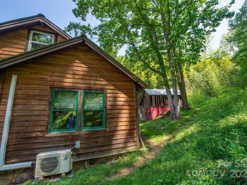 418 Shoal Creek Road, Burnsville, NC 28714.  MLS# CAR4268354, YatesRealty ID 23239. 