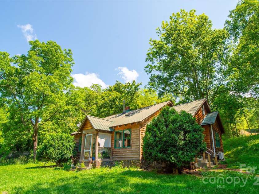 418 Shoal Creek Road, Burnsville, NC 28714.  MLS# CAR4268354, YatesRealty ID 23239. 