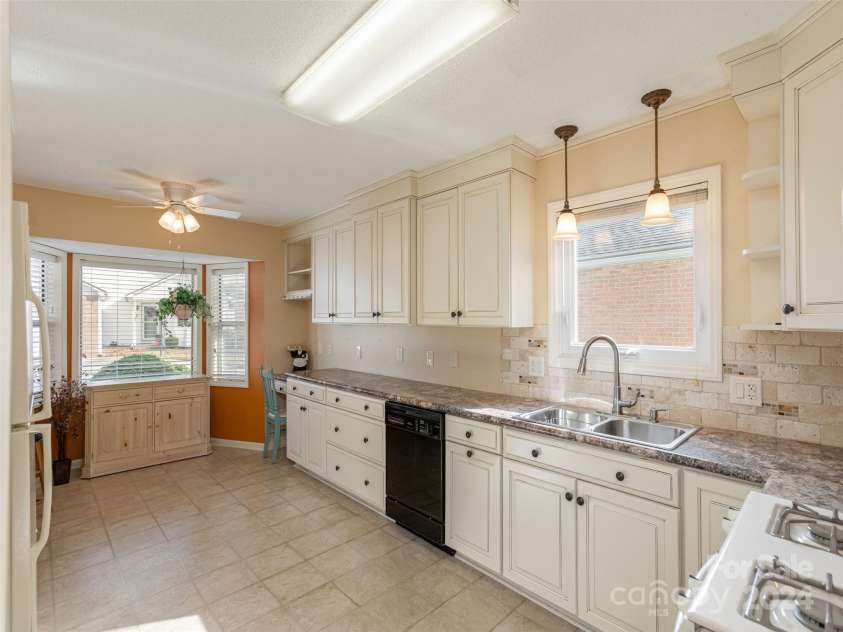 312 Somerton Court, Hendersonville, NC 28791.  MLS# CAR4207228, YatesRealty ID 2324. Updated, large kitchen