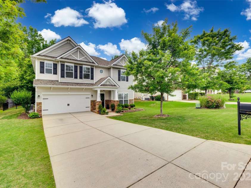 424 Castlebury Court, Clover, SC 29710.  MLS# CAR4265807, YatesRealty ID 23240. 