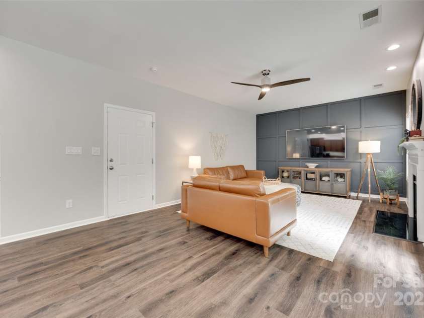 424 Castlebury Court, Clover, SC 29710.  MLS# CAR4265807, YatesRealty ID 23240. Custom accent wall in family room.