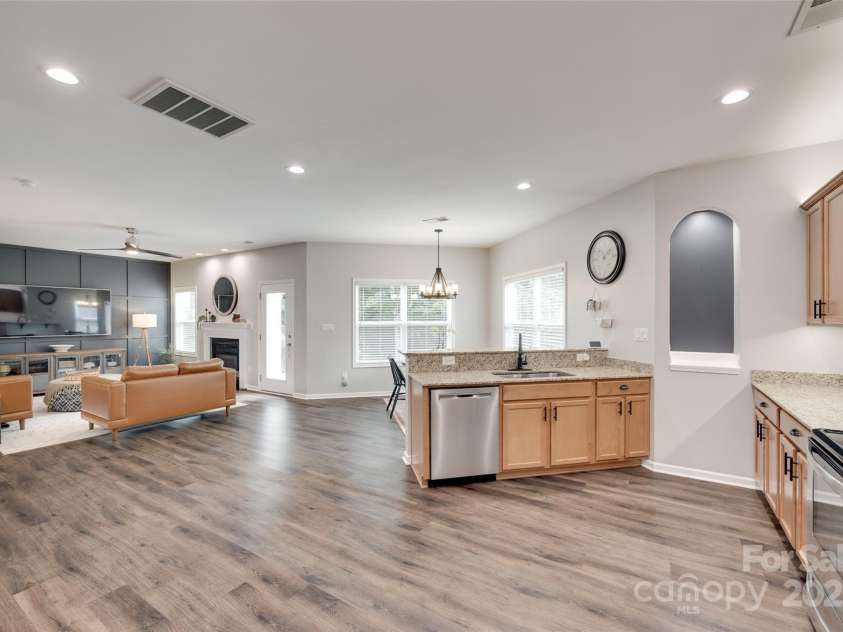 424 Castlebury Court, Clover, SC 29710.  MLS# CAR4265807, YatesRealty ID 23240. Great open floor plan.