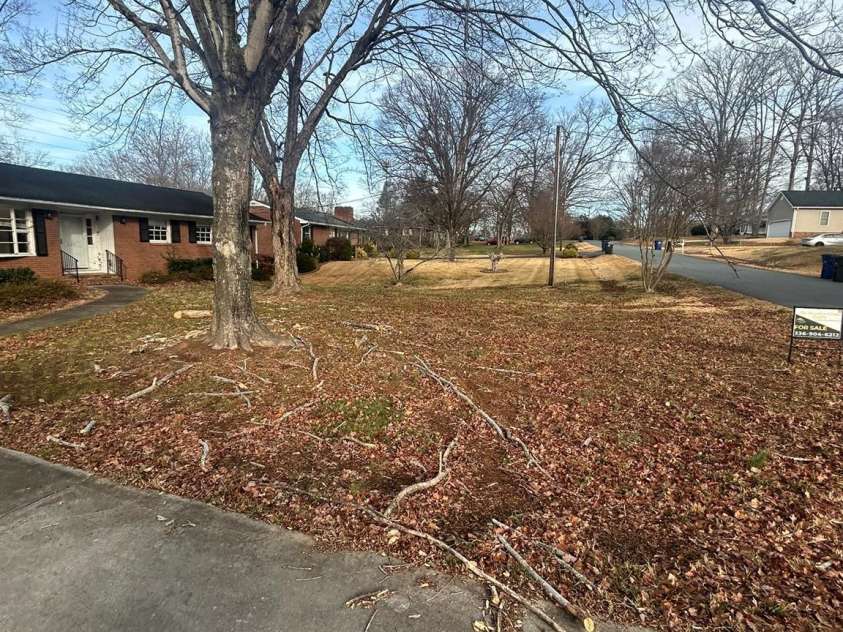 626 Willowbrook Lane, Winston Salem, NC 27104.  MLS# CAR4382117, YatesRealty ID 23240. 