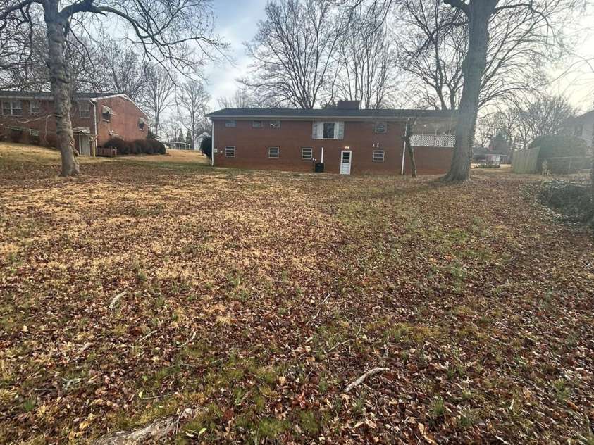 626 Willowbrook Lane, Winston Salem, NC 27104.  MLS# CAR4382117, YatesRealty ID 23240. 