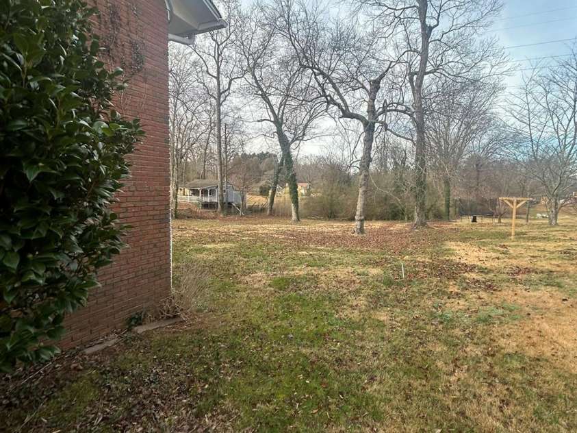 626 Willowbrook Lane, Winston Salem, NC 27104.  MLS# CAR4382117, YatesRealty ID 23240. 