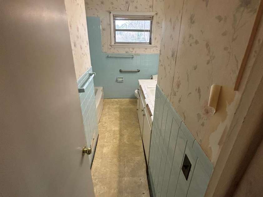 626 Willowbrook Lane, Winston Salem, NC 27104.  MLS# CAR4382117, YatesRealty ID 23240. 