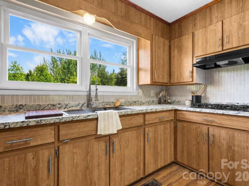 1852 Skyland Drive, Morganton, NC 28655.  MLS# CAR4380596, YatesRealty ID 23241. 