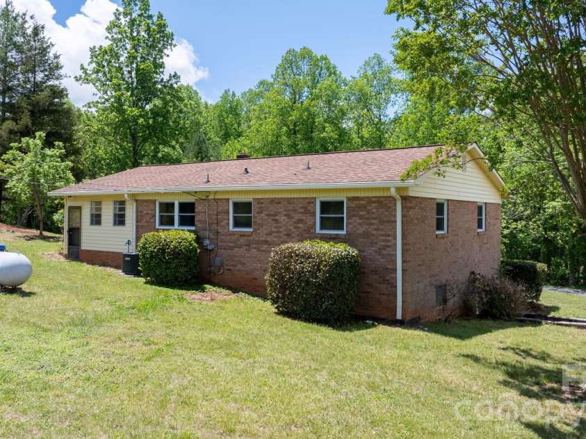 1852 Skyland Drive, Morganton, NC 28655.  MLS# CAR4380596, YatesRealty ID 23241. 