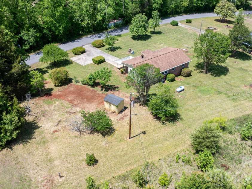 1852 Skyland Drive, Morganton, NC 28655.  MLS# CAR4380596, YatesRealty ID 23241. 
