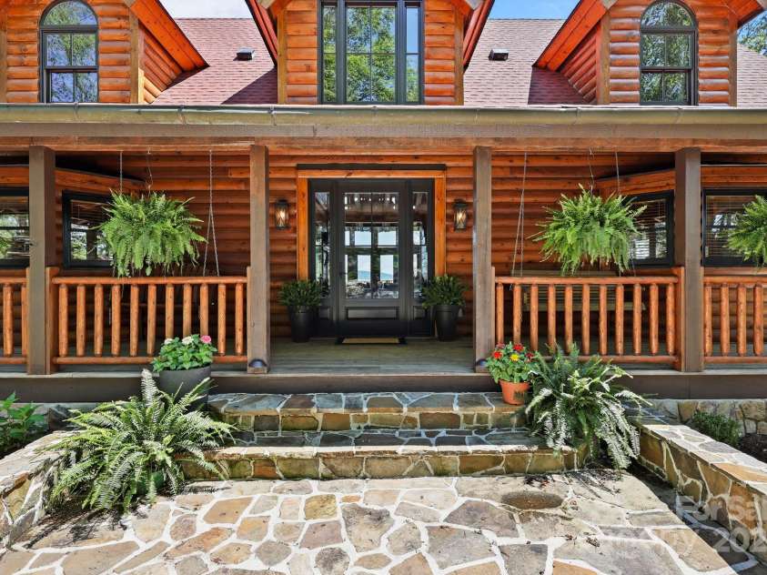 324 Sugar View Trail, Banner Elk, NC 28604.  MLS# CAR4274444, YatesRealty ID 23241. 