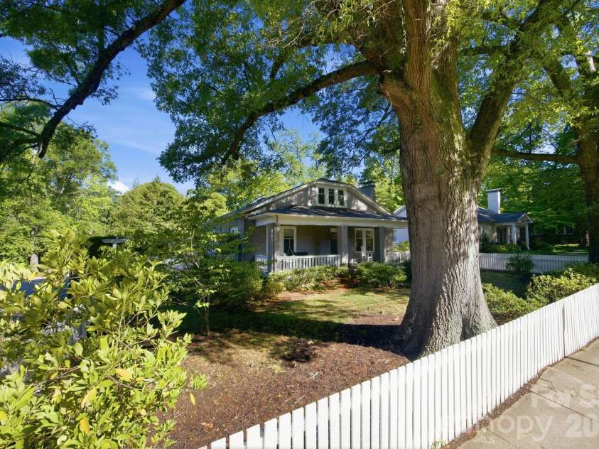 138 Woodland Street, Davidson, NC 28036.  MLS# CAR4381089, YatesRealty ID 23244. 