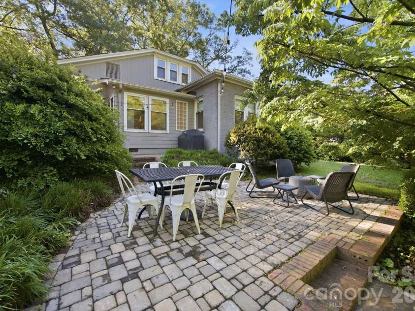 138 Woodland Street, Davidson, NC 28036.  MLS# CAR4381089, YatesRealty ID 23244. 