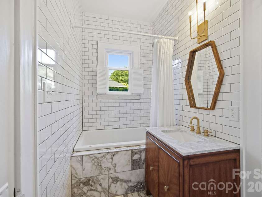 138 Woodland Street, Davidson, NC 28036.  MLS# CAR4381089, YatesRealty ID 23244. 