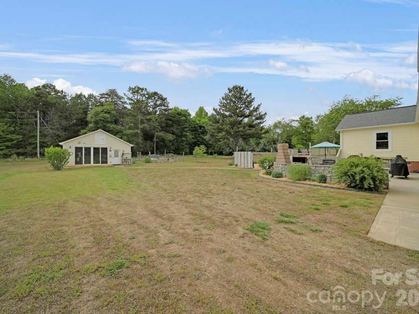 530 Calabash Road, Clover, SC 29710.  MLS# CAR4377423, YatesRealty ID 23245. 