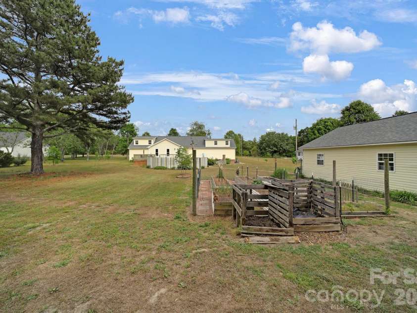 530 Calabash Road, Clover, SC 29710.  MLS# CAR4377423, YatesRealty ID 23245. 