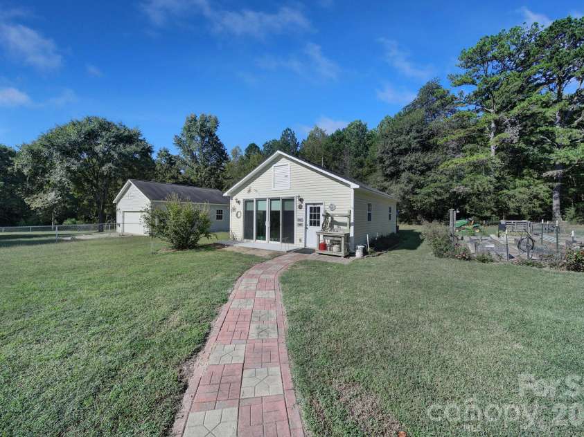 530 Calabash Road, Clover, SC 29710.  MLS# CAR4377423, YatesRealty ID 23245. 