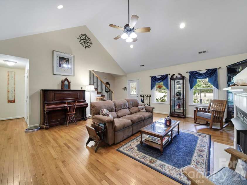 530 Calabash Road, Clover, SC 29710.  MLS# CAR4377423, YatesRealty ID 23245. Living Room