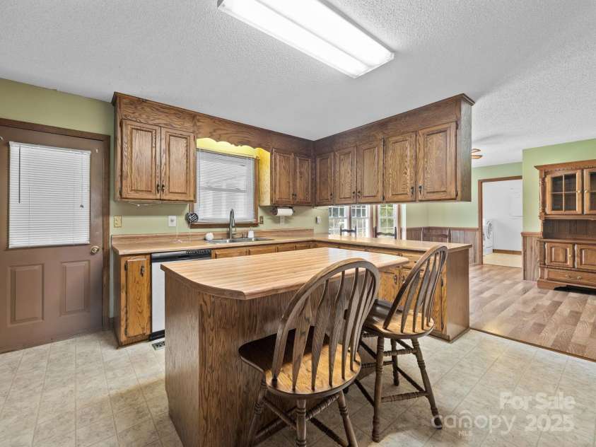 121 Maude Road, Gaffney, SC 29340.  MLS# CAR4274069, YatesRealty ID 23246. Exterior Door to Porch