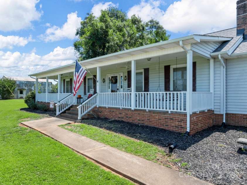 121 Maude Road, Gaffney, SC 29340.  MLS# CAR4274069, YatesRealty ID 23246. Front Porch