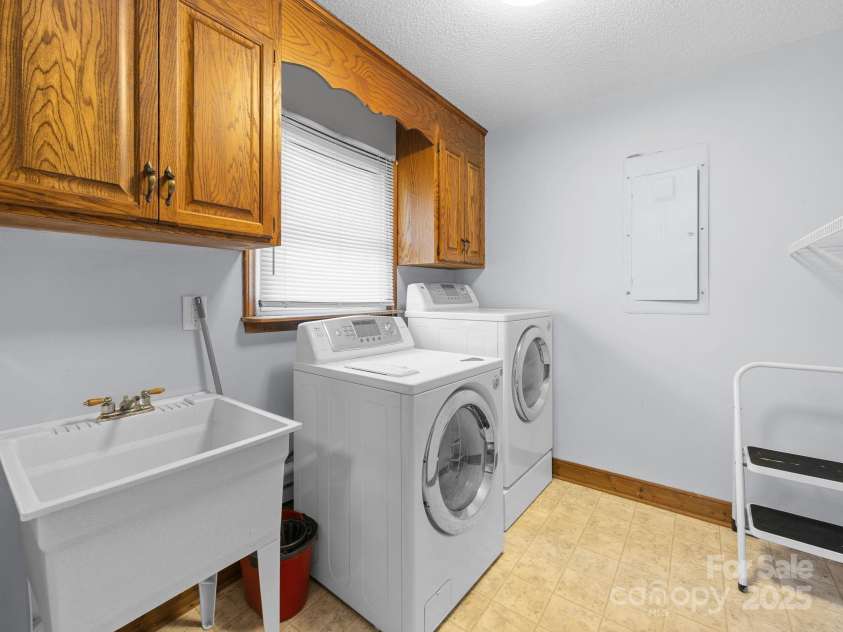 121 Maude Road, Gaffney, SC 29340.  MLS# CAR4274069, YatesRealty ID 23246. Laundry Room