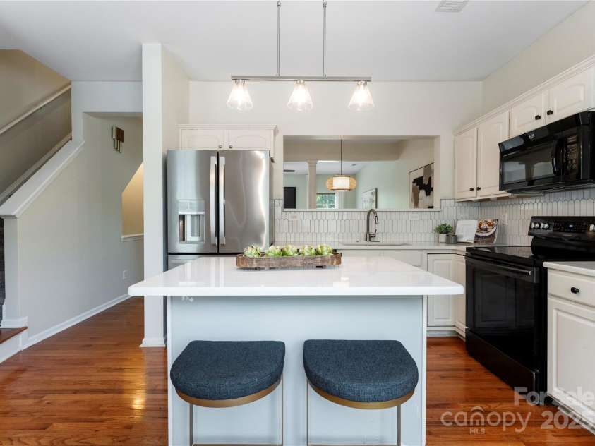 10094 Treeside Lane, Matthews, NC 28105.  MLS# CAR4275266, YatesRealty ID 23247. 