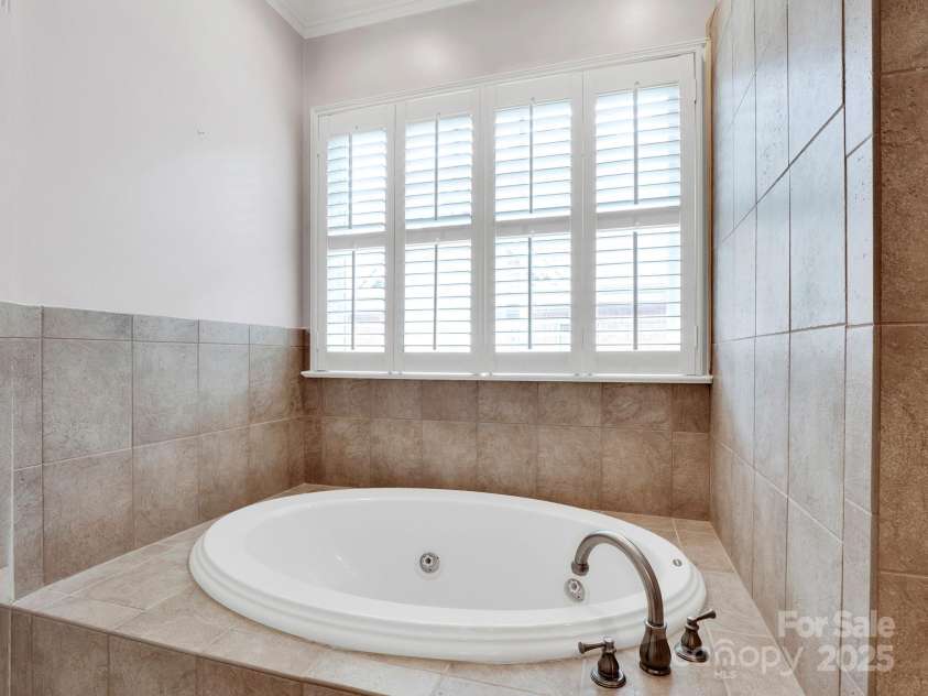 7716 Seton House Lane, Charlotte, NC 28277.  MLS# CAR4250722, YatesRealty ID 23249. 