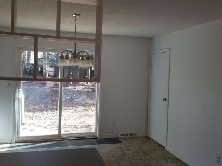 441 Holly Circle, Mount Holly, NC 28120.  MLS# CAR4199925, YatesRealty ID 2325. Dining Area