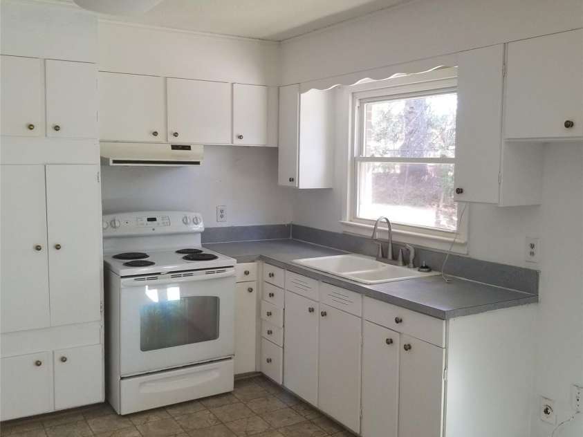 441 Holly Circle, Mount Holly, NC 28120.  MLS# CAR4199925, YatesRealty ID 2325. Kitchen