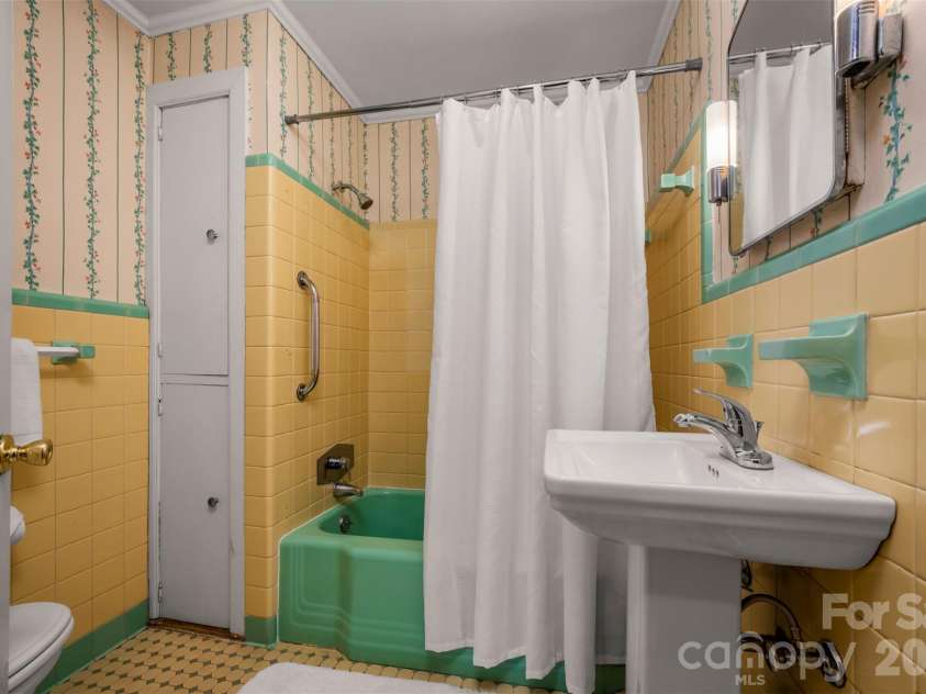 151 Magnolia Street, Forest City, NC 28043.  MLS# CAR4369886, YatesRealty ID 23250. 