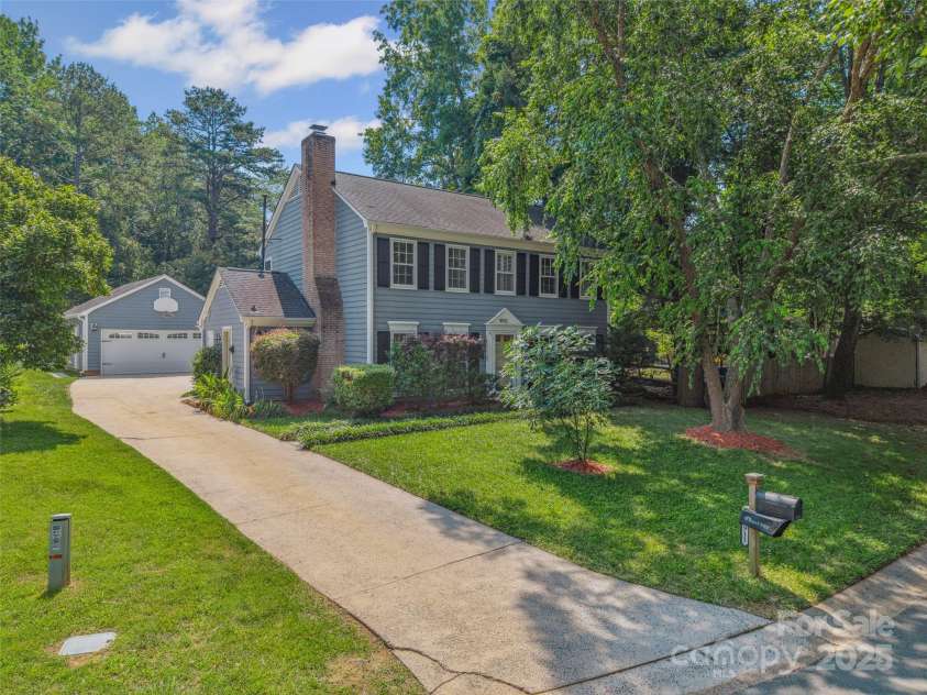 4911 Rivergreen Lane, Charlotte, NC 28227.  MLS# CAR4272250, YatesRealty ID 23250. Beautiful 3-bedroom home with detached garage and long driveway