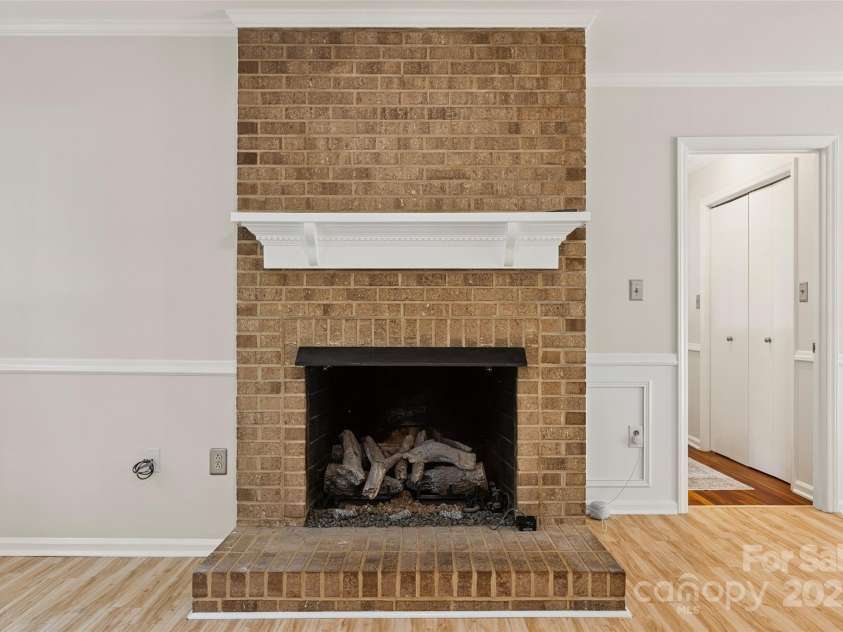 4911 Rivergreen Lane, Charlotte, NC 28227.  MLS# CAR4272250, YatesRealty ID 23250. Beautiful brick gas-log fireplace