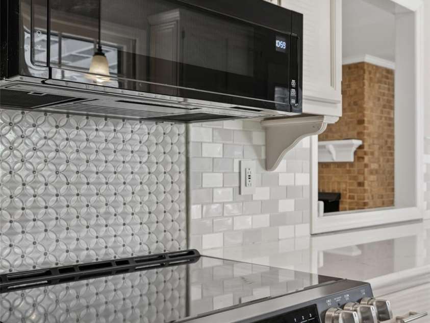 4911 Rivergreen Lane, Charlotte, NC 28227.  MLS# CAR4272250, YatesRealty ID 23250. Induction range with double ovens and microwave new in 2024