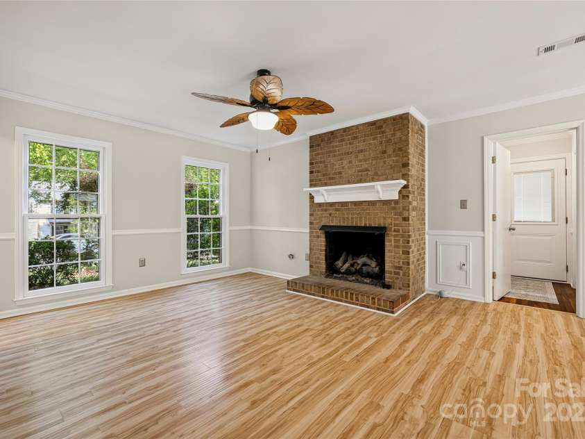 4911 Rivergreen Lane, Charlotte, NC 28227.  MLS# CAR4272250, YatesRealty ID 23250. Spacious living room with large windows