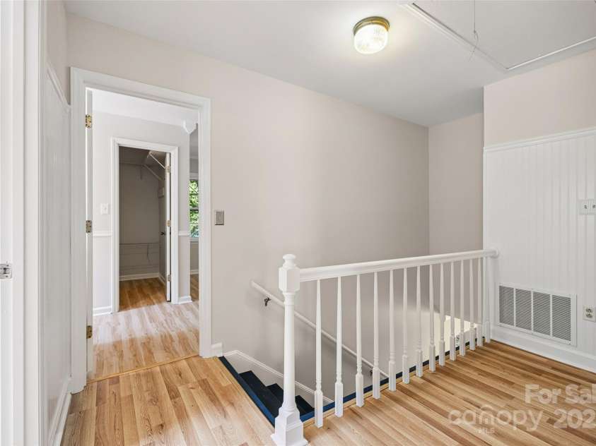 4911 Rivergreen Lane, Charlotte, NC 28227.  MLS# CAR4272250, YatesRealty ID 23250. Upstairs landing/hallway