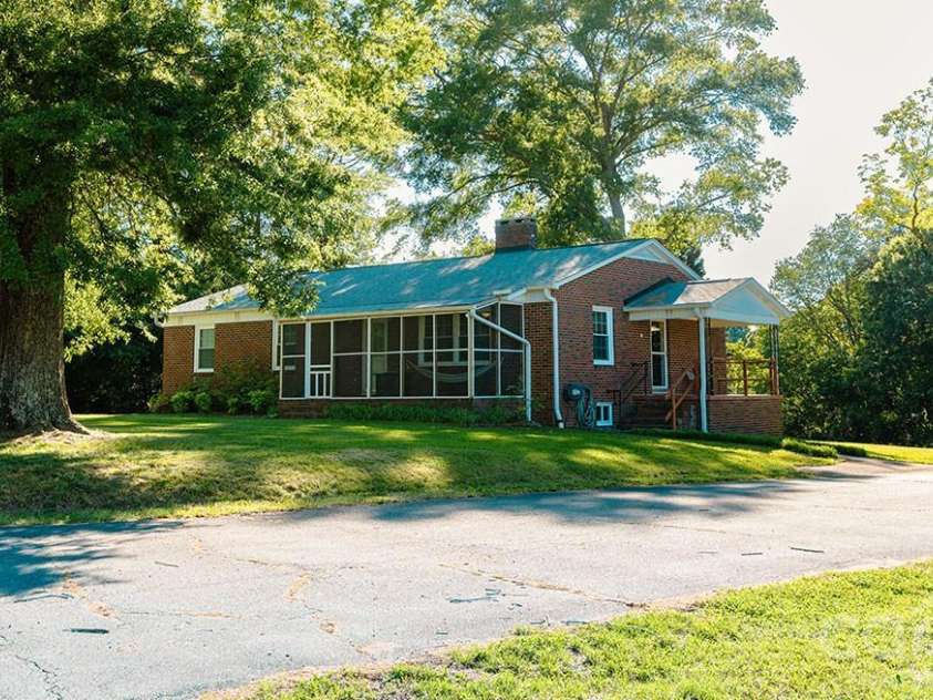 1399 Ruby Spencer Street, Newton, NC 28658.  MLS# CAR4377979, YatesRealty ID 23252. 