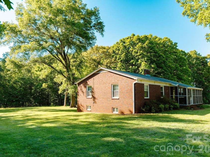 1399 Ruby Spencer Street, Newton, NC 28658.  MLS# CAR4377979, YatesRealty ID 23252. 