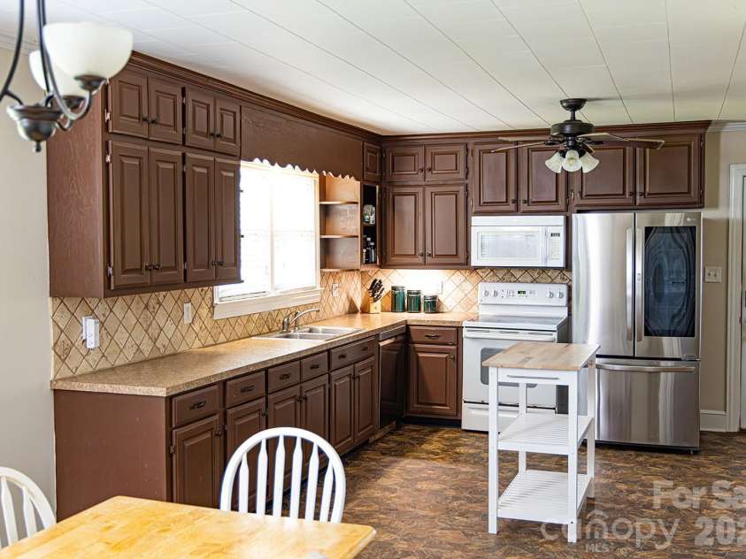 1399 Ruby Spencer Street, Newton, NC 28658.  MLS# CAR4377979, YatesRealty ID 23252. 