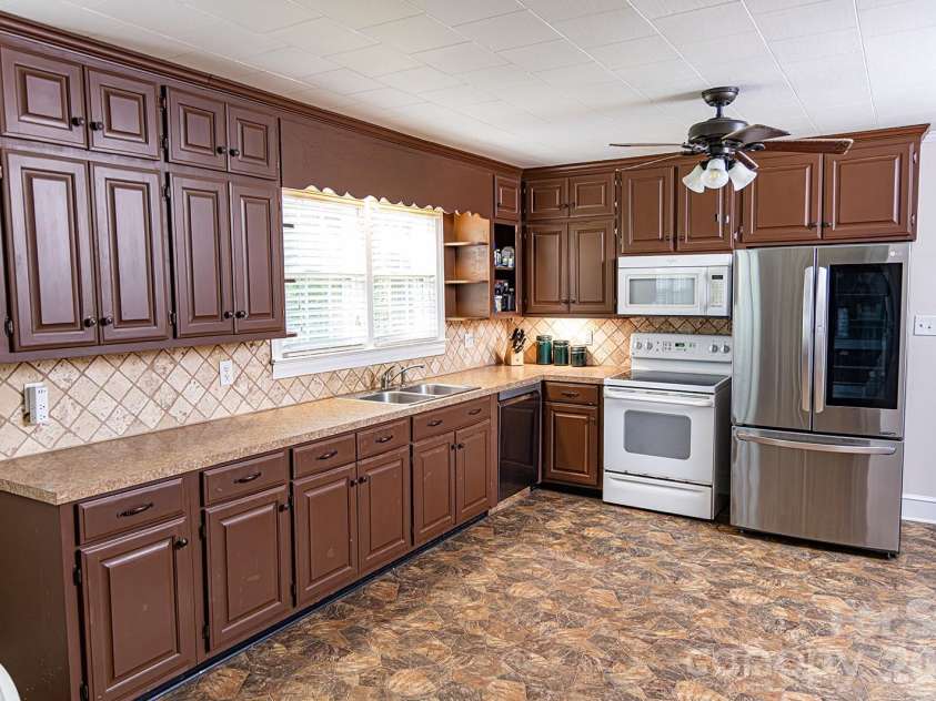 1399 Ruby Spencer Street, Newton, NC 28658.  MLS# CAR4377979, YatesRealty ID 23252. 