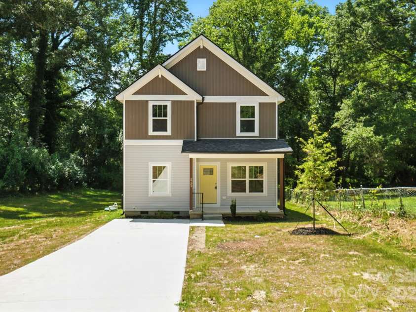 2732 Mayfair Avenue, Charlotte, NC 28208.  MLS# CAR4276122, YatesRealty ID 23252. 
