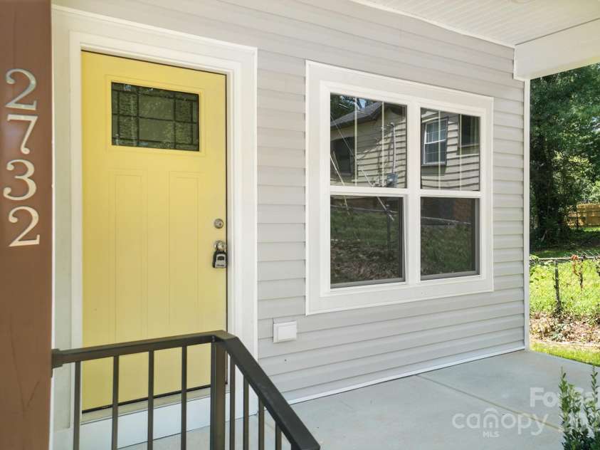 2732 Mayfair Avenue, Charlotte, NC 28208.  MLS# CAR4276122, YatesRealty ID 23252. 