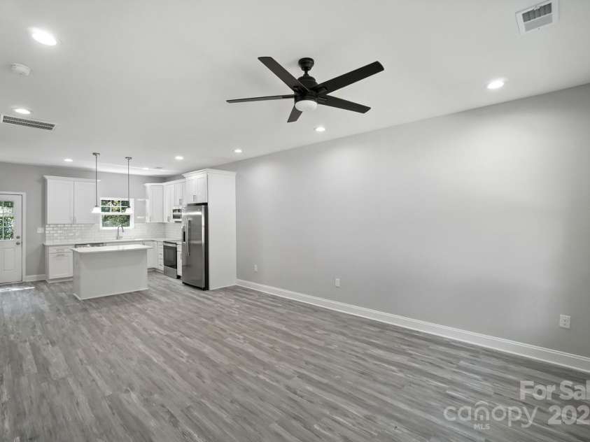 2732 Mayfair Avenue, Charlotte, NC 28208.  MLS# CAR4276122, YatesRealty ID 23252. 