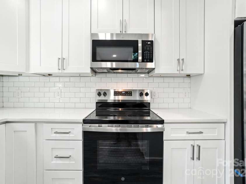 2732 Mayfair Avenue, Charlotte, NC 28208.  MLS# CAR4276122, YatesRealty ID 23252. 