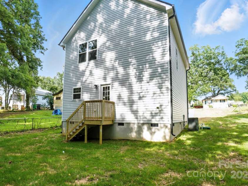 2732 Mayfair Avenue, Charlotte, NC 28208.  MLS# CAR4276122, YatesRealty ID 23252. 